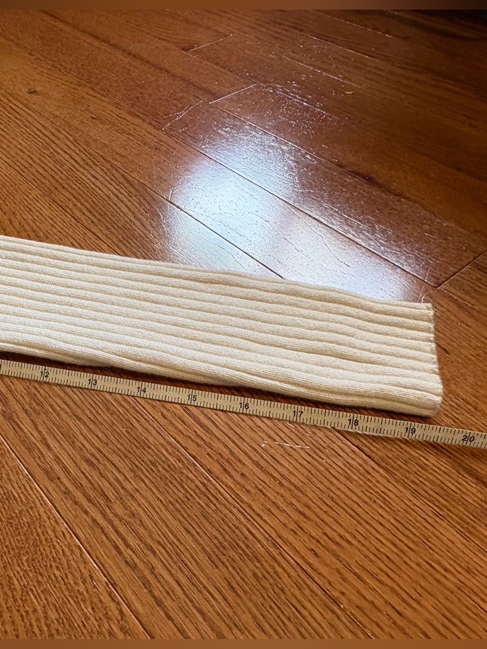 Wilfred Off-White Ribbed V-Neck Button Front Cardigan - Picture 5 of 8